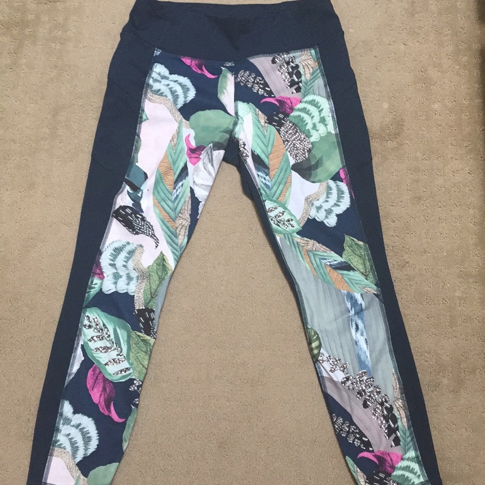 Athleta Oasis Contender 7/8 Tights